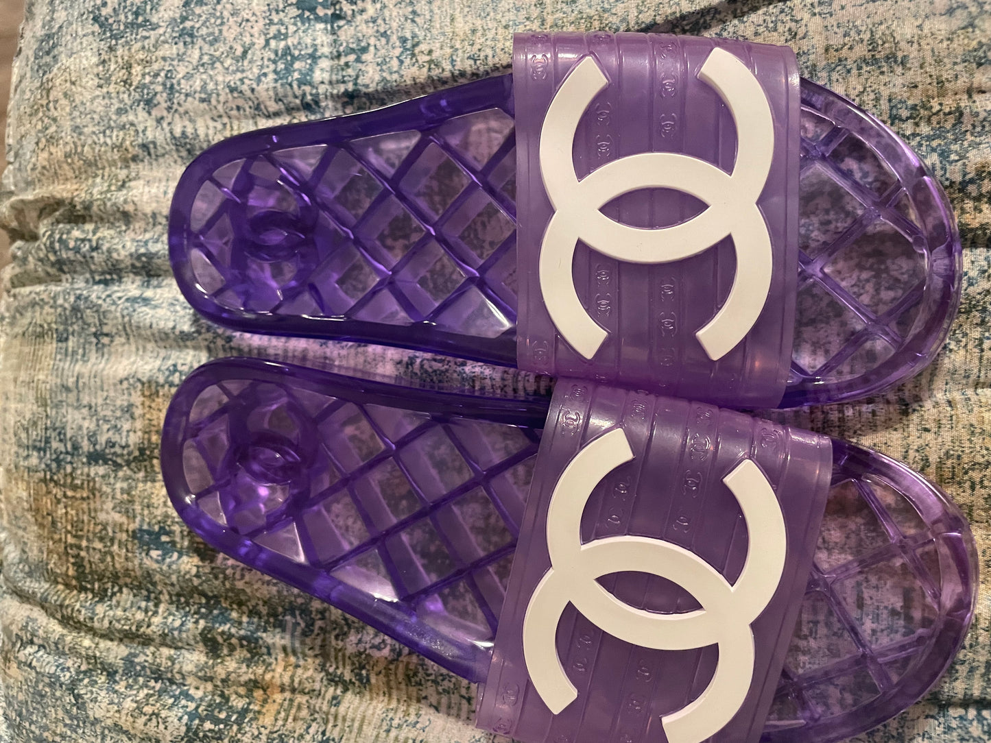 Double CC Jelly’s Trendy Designer Summer Sandals